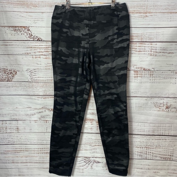 LENA GABRIELLE CAMO BLACK FAUX LEATHER LEGGINGS - Picture 2 of 8
